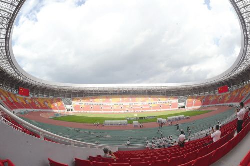 上述8支球队的球迷可以根据中超联赛官方公布的各队看台开放场次选择去广州赛区看球